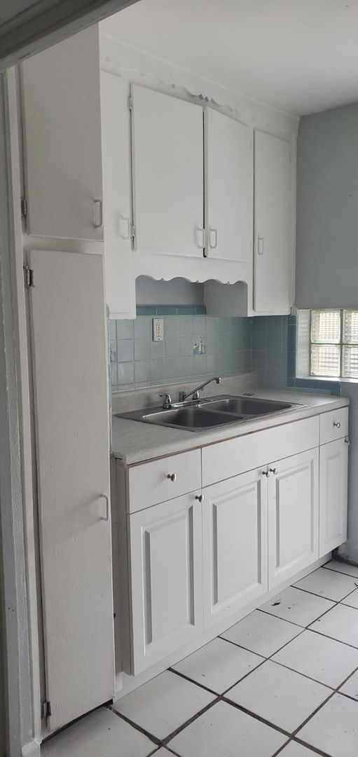 $300 OFF FIRST MONTHS RENT MOVE-IN SPECIAL!!