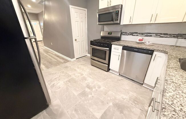 Beautiful 3-Bedroom Townhouse in Port Richmond! Available NOW!