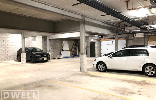 2535 W Fullerton Ave