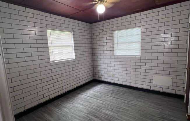 380 QUILL AVE