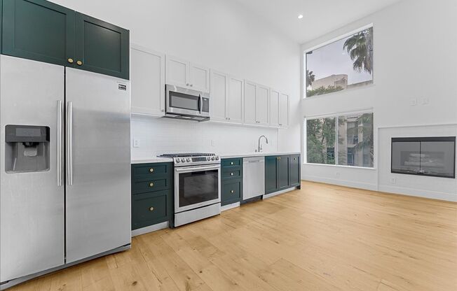 135 N Doheny Dr Apt 103