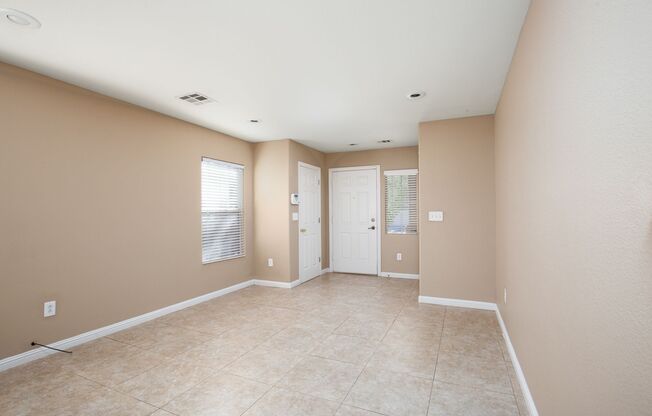 ALIANTE 4 BEDROOMS, 3 BATHS WITH ALL APPLIANCES