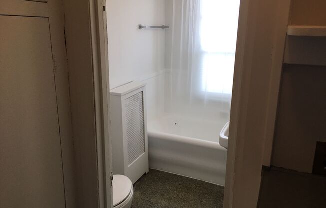 Studio, 1 bath, 369 sqft, $999, Unit 6B