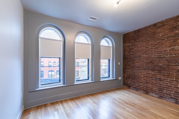 2 beds, 1 bath, 877 sqft, $2,600, Unit 201