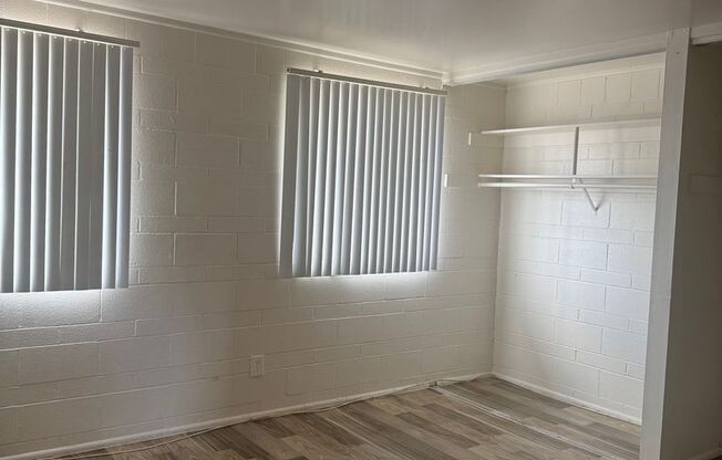 2 beds, 1.5 baths, 941 sqft, $950, Unit J11