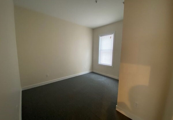 3 beds, 1 bath, 2,813 sqft, $2,600, Unit 1