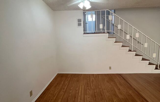 Spacious 2 Bedroom Apartment in Glendale!
