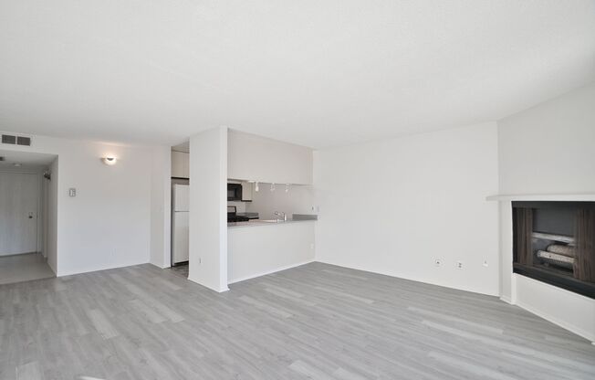 Bright 1 Bedroom Condo - 1 Block to Hermosa Beach