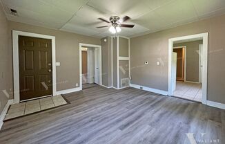 3 beds, 1.5 baths, $995