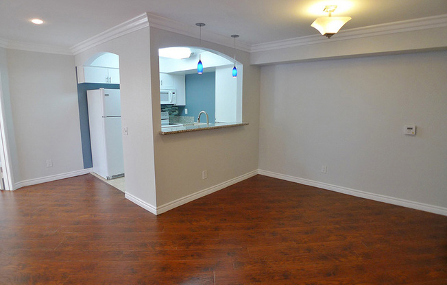 2 beds, 2 baths, 960 sqft, $2,850, Unit 102