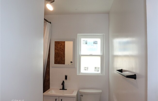 3938 W 28 ST