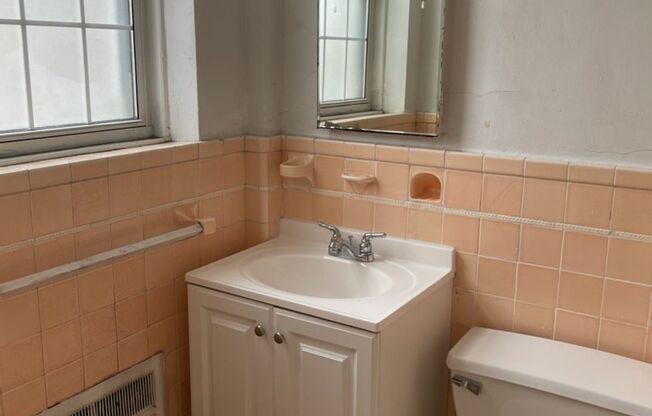 2 beds, 2 baths, 1,303 sqft, $2,150, Unit New King Edward  302