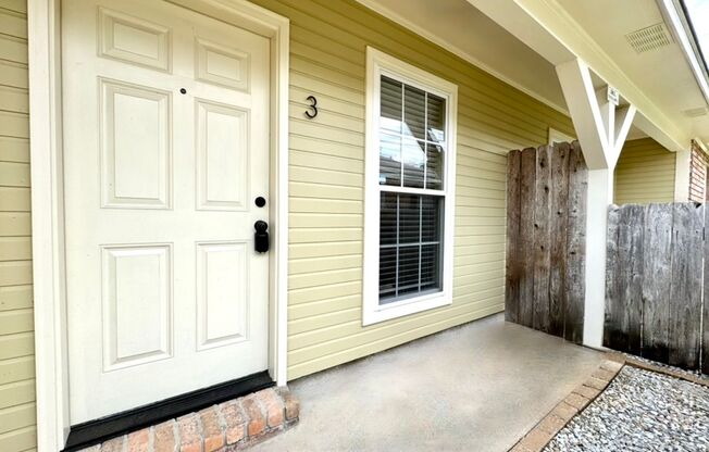2 Bedroom in Parkview Oaks off Old Jefferson Hwy