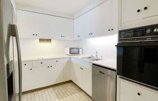 2 beds, 2 baths, $3,500, Unit # 1212