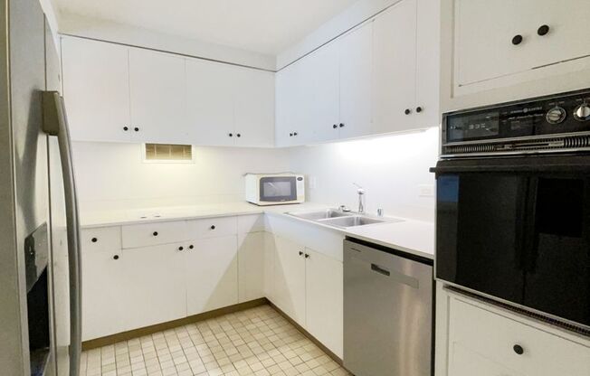 2 beds, 2 baths, $3,500, Unit # 1212
