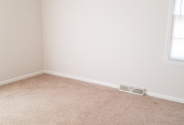 Well maintained ranch home in Charlotte!