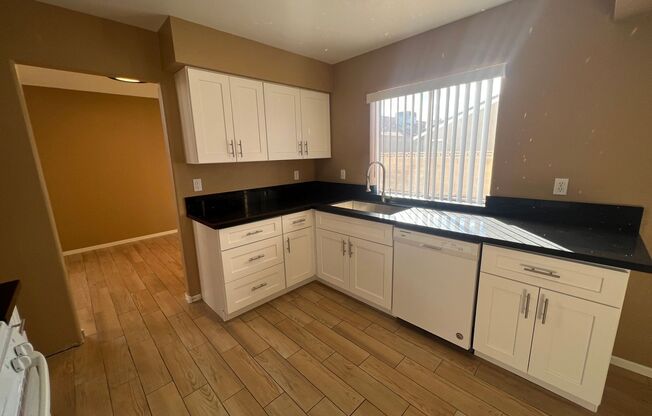 Move In Today 4bed 2.5 Bath Newly Remodeled Home!!