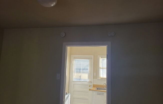 1505 (1-2) Alamo Ave