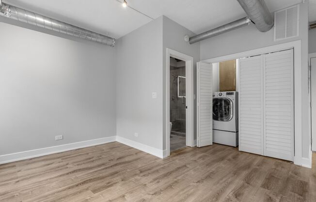 Studio, 1 bath, 345 sqft, $1,600, Unit 412
