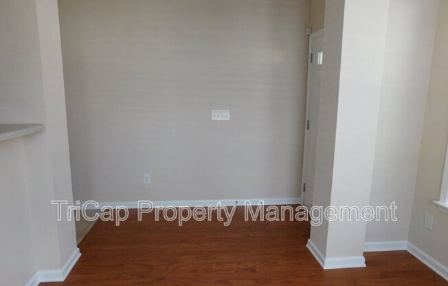 524 ELM AVE