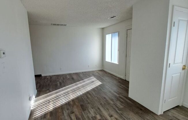 Studio, 1 bath, 400 sqft, $995, Unit 221