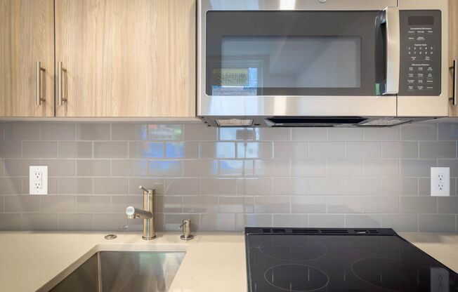 1 bed, 1 bath, $2,800, Unit 101