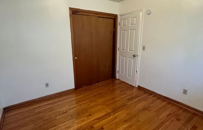 2 beds, 1 bath, 903 sqft, $1,240, Unit G-2