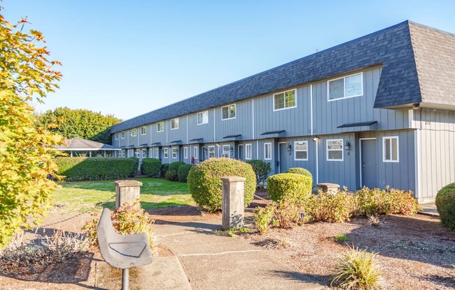 525-Monmouth Villas