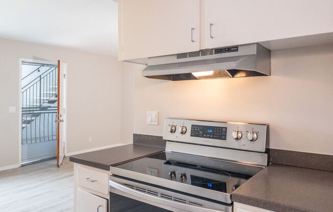 2 beds, 1 bath, $2,725, Unit #11