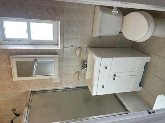 2 beds, 1 bath, 960 sqft, $2,800