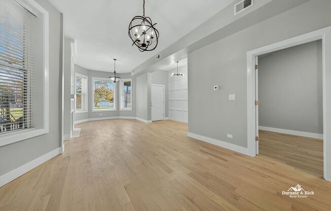 Fantastic 3-Bedroom Has All the Amenities