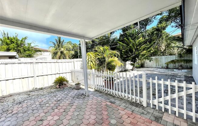 310 SW 10TH ST #310  FORT LAUDERDALE, FL 33315