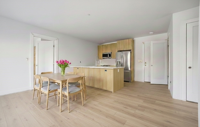 2 beds, 2 baths, 867 sqft, $5,000, Unit 404