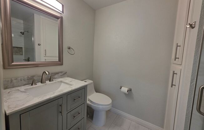 2 beds, 2 baths, $2,100, Unit #1048