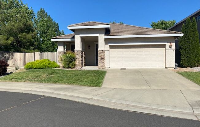 Roseville home close to shopping & area park