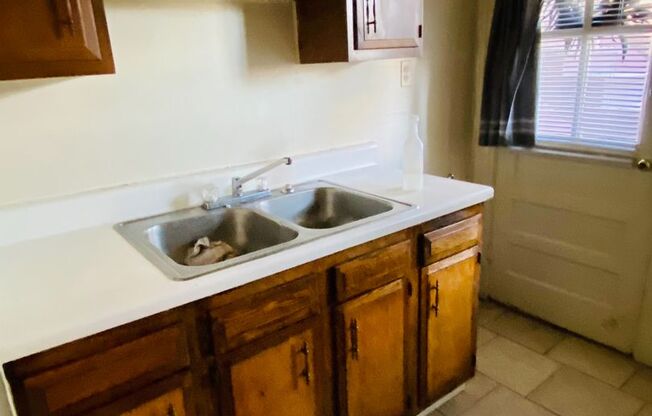 1 bed, 1 bath, $1,195, Unit Apt. A