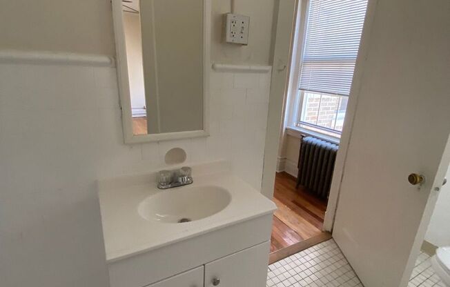 2 beds, 1 bath, 1,050 sqft, $2,025, Unit 806