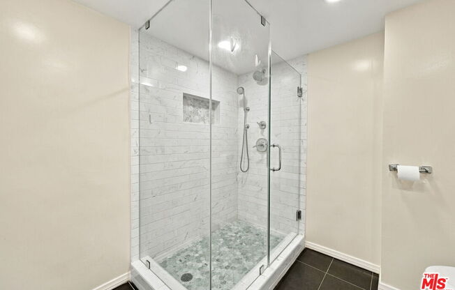 1 bed, 1.5 baths, 1,139 sqft, $3,600, Unit 407