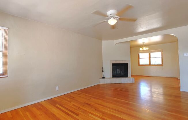 Quaint 3 Bedroom 2 Bathroom Home In The NE!