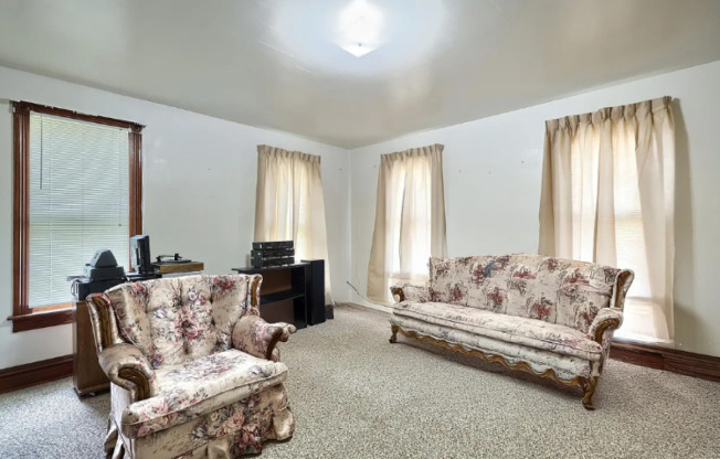 700 LINDEN AVE