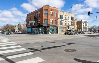 2758 W. Fullerton Ave