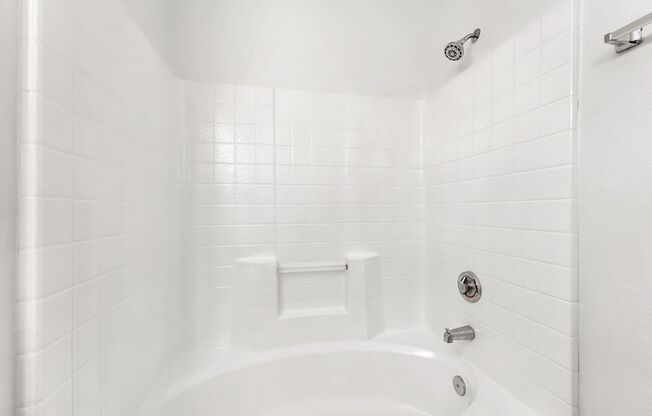 3 beds, 2 baths, $1,600, Unit # 176
