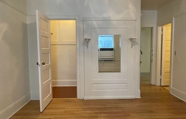 Studio, 1 bath, 350 sqft, $995, Unit 403