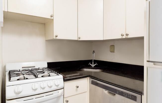 53 W 76 ST