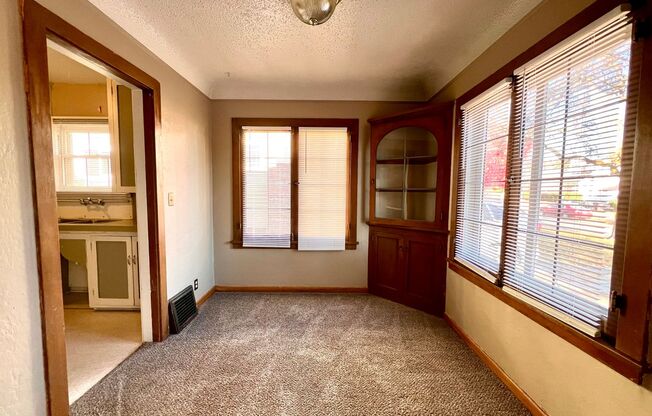 2 beds, 1 bath, 900 sqft, $1,100, Unit 1