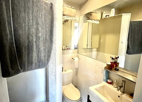 Studio, 1 bath, 400 sqft, $2,449, Unit 6