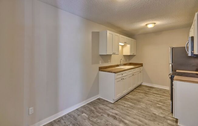 2 beds, 1 bath, $1,250, Unit 8