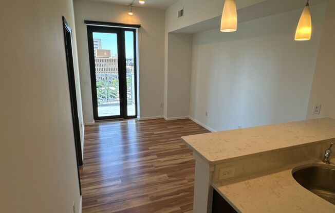 2 beds, 2 baths, 847 sqft, $1,595, Unit 717