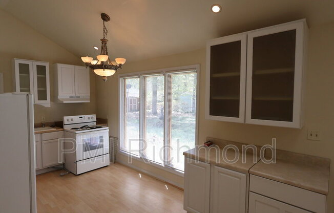 2529 TRAYMORE RD