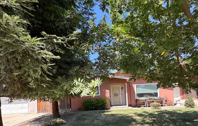 Stylish 3-Bedroom Home with 2.5 Baths and a 2-Car Garage in a Prime Reedley Location!